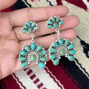 Pendientes Colgantes de Plata de Ley Chapados en Oro Rosa Hechos a Mano con Turquesa Kingman - Modernos y Unisex - Product Image 1