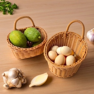 Keranjang Penyimpanan Gantung Dinding Imitasi Rotan untuk Jahe dan Bawang Putih, Desain Anyaman Plastik PP untuk Penggunaan Dapur - Product Image 3
