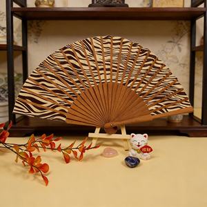 Ventiladores Mini Portátiles de Alta Calidad al por Mayor, Ventilador de Mano Plegable de Bambú con Logotipo Personalizado para Actividades Promocionales - Product Image 3