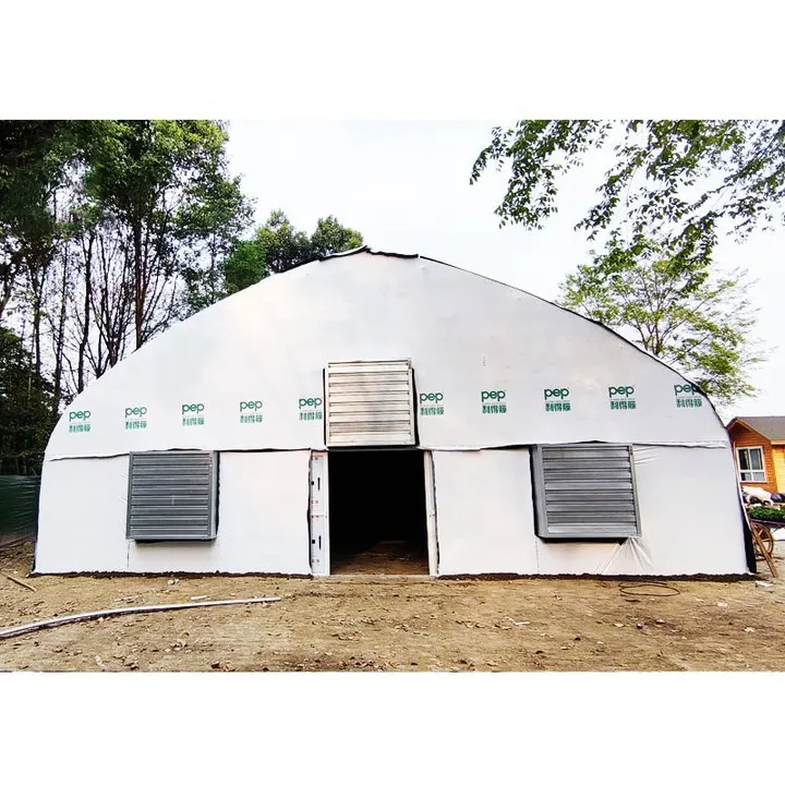 Túnel de película plástica en blanco y negro agrícola Sistema de cultivo hidropónico Invernadero opaco de cáñamo