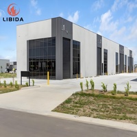Entrepôt logistique en structure métallique, bâtiment de stockage industriel préfabriqué, construction en structure métallique galvanisée