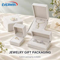 Boîte d'emballage de bijoux élégante et personnalisée en flanelle carrée avec fermeture à boucle pour collier, bracelet, boucles d'oreilles, pour la présentation de cadeaux