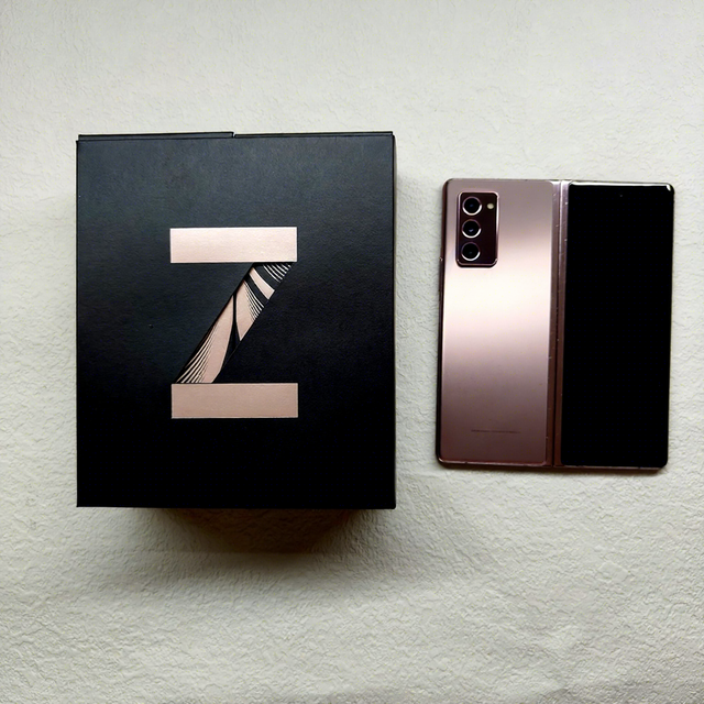 Wholesale Used for  Z Fold2 5G Phone 12GB RAM and 256GB/512GB ROM Foldable Design with Facial Unlock Support