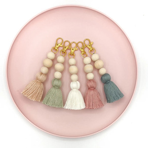 Porte-clés 2026 Bohème en perles de bois et pompon, en macramé de coton tressé, fait main, breloque pour sac - Product Image 1