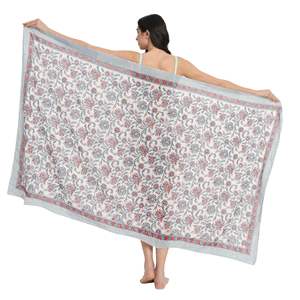 ผ้าซิ่นพิมพ์ลายมือสีเขียวอมฟ้าและสีแดงไหม้สำหรับผู้หญิง ผ้าคลุมบิกินี่น้ำหนักเบา เหมาะสำหรับใส่ไปชายหาดและรีสอร์ทในฤดูร้อน - Product Image 1