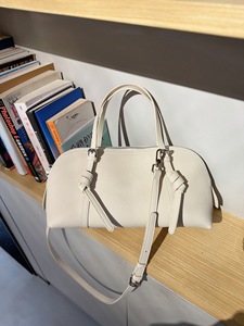 Sacs à main en cuir en gros, MOQ 100, sacs en cuir véritable, sourcing boutique française, logo personnalisé, sac bandoulière minimaliste - Product Image 6
