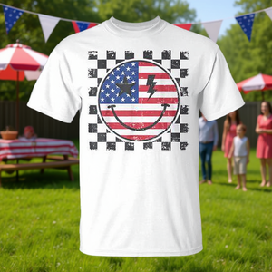 Camiseta vintage con diseño de la bandera de EE. UU. y cara sonriente del 4 de julio - Product Image 3