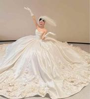 S2577L 2026 Nouvelle robe de mariée tendance, style enveloppant, avec décalcomanies 3D, satin haut de gamme, blanc simple, princesse, longue traîne, romantique, élégante