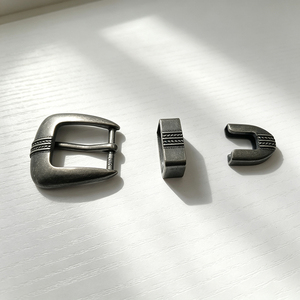 Hebilla de cinturón de plata antigua grabada con guardacinturón y punta a juego para cinturones de cuero occidentales de 38 mm - Product Image 5