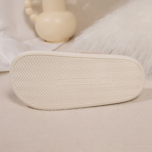 Pantoufles d'intérieur douces et moelleuses en fausse fourrure motif élan pour femme, idéales pour l'automne et l'hiver, avec semelle massante pour la maison - Product Image 3