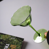 Verres à pied élégants en cristal vert à motif floral vintage pour vin, cocktails et flûtes à champagne - Idéal pour la maison, les hôtels et les restaurants