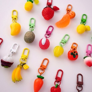 Lindo Llavero 3D de Frutas y Verduras, Colgante de Comida Simulada, Adorno Creativo para Bolsos, Regalo para Mujeres y Niñas - Product Image 2