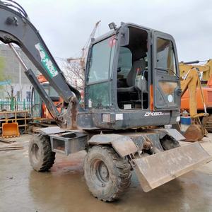 Second Handexcavator Develon DX 60W Fuerte potencia y capacidad de trabajo Sistema de energía fuerte Control de consumo de combustible eficiente - Product Image 4