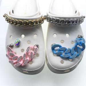 Venta al por mayor: Nuevo adorno de lujo personalizado para zapatos, accesorio decorativo de cadena de roca colorida con hebilla para zapatos con orificios, ¡gran oferta! - Product Image 4