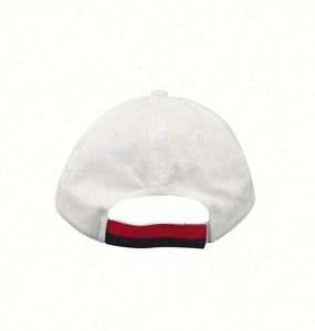 Gorra de béisbol de 6 paneles sin estructura de color personalizado Beige con logotipo bordado cosido - Product Image 3