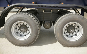Semi-remorque à plateau basculant en acier à 3 essieux de 13,6 m avec plateau en acier diamanté et train de roulement JOST pour le marché russe/kazakh, capacité de charge de 40 à 60 tonnes - Product Image 5