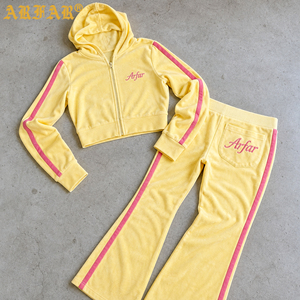 Completo da <span class=keywords><strong>donna</strong></span> Y2K in <span class=keywords><strong>velluto</strong></span> rosa a righe con giacca con zip e <span class=keywords><strong>pantaloni</strong></span> a vita bassa svasati con coulisse - Set tuta in velour 2 pezzi - Product Image 3