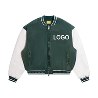 Blouson aviateur en denim délavé pour hommes manteau de pilote universitaire brodé de logo personnalisé avec manches contrastées