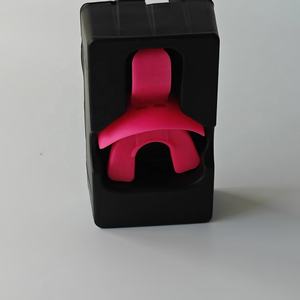 Protector bucal de fútbol rosa fuerte con ventana de caja blíster personalizado con cuerda protectora de goma ecológica para el mes del cáncer de mama BCAM - Product Image 3