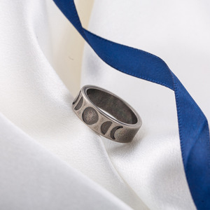 Anillo de Acero Inoxidable con Patrón de Fase Lunar y Acabado en Plata Antigua, Joyería de Moda Unisex, Regalo - Product Image 3