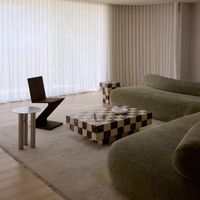 Table basse carrée contemporaine en pierre naturelle travertin et rosso levanto avec motif en damier