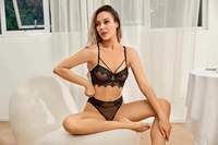 Vente en gros usine Lingerie sexy de haute qualité pour femmes, soutien-gorge en dentelle fin à bretelles croisées, sans armatures, pour poitrines généreuses, effet push-up discret, ODM