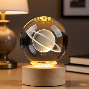 كرة زجاجية كريستالية منحوتة بالليزر ثلاثية الأبعاد مخصصة من المصنع، شفافة وشائعة بتصميمات المجرة والقمر والنظام الشمسي كهدايا تذكارية، مع قاعدة LED وإضاءة - Product Image 6