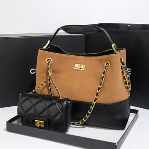 2025 <span class=keywords><strong>sac</strong></span> fourre-tout <span class=keywords><strong>en</strong></span> cuir suédé personnalisé de luxe pour dames sacs Hobo de haute qualité <span class=keywords><strong>avec</strong></span> chaîne épaule grande capacité Style à la mode - Product Image 2