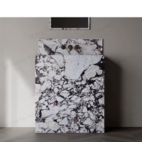 Vasque sur piétement en marbre Calacatta Viola italien moderne de luxe Tostone avec des caractéristiques écologiques pour une utilisation dans les appartements haut de gamme