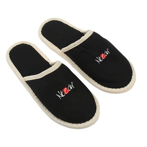 รองเท้าแตะโรงแรมหรูหรา ระบายอากาศได้ดี ผลิตจากผ้าฝ้าย พร้อมคุณสมบัติต้านเชื้อแบคทีเรีย  รับทำโลโก้  แบบพื้นหนา  รองเท้าแตะหรูหราสั่งทำพิเศษ - Product Image 2