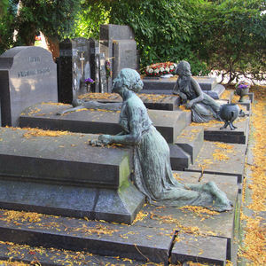 Ornement extérieur, sculpture funéraire en bronze avec patine verte, statue pour cimetières - Product Image 4