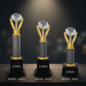 Trofeo de Metal Fundido a Presión con Cristal y Diamante, Grabado con Láser e Impresión UV, Portátil para Ceremonias Especiales - Product Image 1