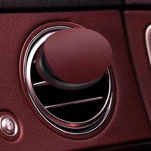 Ambientador de Coche con Clip para Ventilación, Aroma a Naranja, Diseño Moderno y Lujoso, con Evaporación Natural, Sin Necesidad de Electricidad, con Logotipo Personalizado - Product Image 1