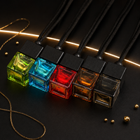 Flacon diffuseur carré 8ml multicolore pour voiture, en verre, avec bouchon noir, pour parfum et huiles essentielles, possibilité d'imprimer un logo.