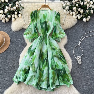 Robe plissée chic à manches bouffantes et imprimé vintage, cintrée à la taille, pour femme - Vente en gros fabricant - Product Image 2