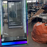 Vitrine de présentation en verre avec cadre en aluminium, vitrine rectangulaire de comptoir avec éclairage LED coloré pour boutique de tabac