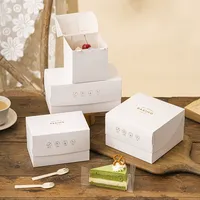 Boîte à biscuits de pâtisserie de haute qualité, boîte à clapet robuste en carton ivoire avec finition mate et fenêtre, format carré