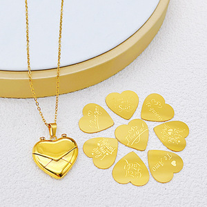 Collar con colgante <span class=keywords><strong>de</strong></span> sobre <span class=keywords><strong>de</strong></span> acero inoxidable en varios idiomas con mensaje <span class=keywords><strong>de</strong></span> medallón magnético <span class=keywords><strong>de</strong></span> corazón chapado en oro personalizado - Product Image 1