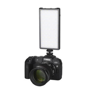Lampe vidéo <span class=keywords><strong>LED</strong></span> RGB de poche <span class=keywords><strong>YONGNUO</strong></span> YN135, éclairage photo 3200-5600K avec écran OLED et griffe froide, prix de gros - Product Image 6