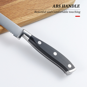 Meilleures ventes Ensemble de couteaux <span class=keywords><strong>à</strong></span> <span class=keywords><strong>steak</strong></span> en acier inoxydable de qualité supérieure de 4.5 pouces Couteaux de cuisine modernes en métal <span class=keywords><strong>à</strong></span> bord dentelé avec ABS Cuisson de la viande - Product Image 5