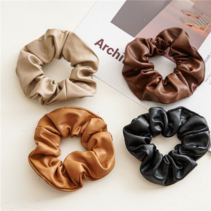 FanYue Multi Color Fashion 2022 Faux Pu Leather Scrunchies Chouchou para mujer - Product Image 3