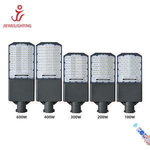 JIEWEI lampadaire solaire intelligent Ip65 extérieur en aluminium moulé sous pression 100W 200W 300W 400W 600W lampadaire solaire LED - Product Image 4
