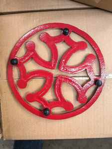 Sous-plat rond en fonte antique de style français, <span class=keywords><strong>Occitane</strong></span>, <span class=keywords><strong>croix</strong></span> rouge, pour table, diamètre 20 cm, décoration de ferme - Product Image 2