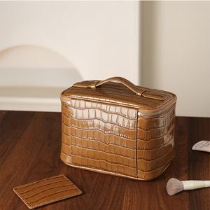 Bolsa de Aseo de PU con Diseño de Cocodrilo, Etiqueta de Cuero con Logotipo, Bolsa de Maquillaje de PU de Alta Gama, Bolsa de Lavado de Cocodrilo Personalizada para Viajes - Product Image 2