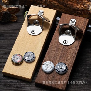 Abridor de botellas de madera, abridor manual rectangular de acero inoxidable para colgar en el lado del refrigerador con soporte magnético para tapas - Product Image 1