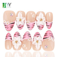 Faux ongles en gel à motif animalier sauvage personnalisé, vente en gros, faits à la main, en acrylique, à presser, pour femmes, avec fleurs 3D blanches, nouveau design