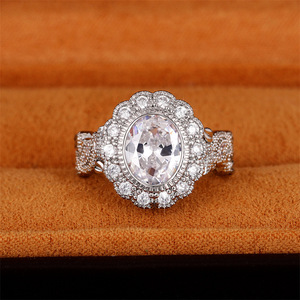 Anello Traforato con Zirconi per Donne, Gioiello da Dito di Lusso alla Moda - Product Image 3
