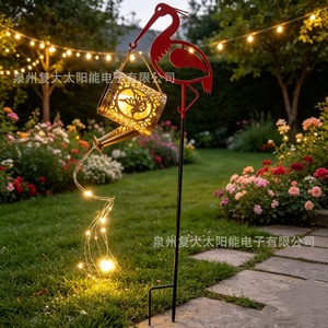 Lampe solaire de jardin Firebird en forme d'arrosage, lampe LED décorative d'extérieur avec guirlande lumineuse pour cour, patio et aménagement paysager - Product Image 4