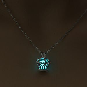 Collar De Corona brillante en la oscuridad, colgante, medallón - Product Image 6