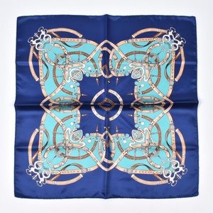 Pañuelo Cuadrado de Satén de Seda con Estampado de Carruaje de Caballos en Azul Real para un Estilo Clásico y Lujoso - Product Image 1